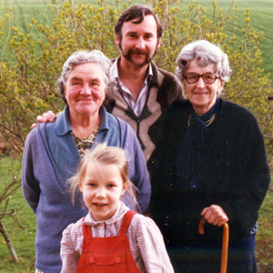 Ellen Redknap ( left )